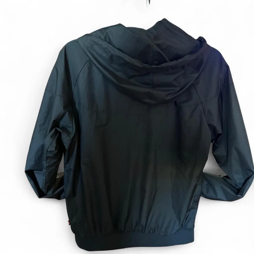 Nike Windrunner Hooded Repel Jacket | Youth L | Black & White | Water-Repellent